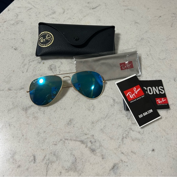 Ray-Ban Aviators - Picture 2 of 6